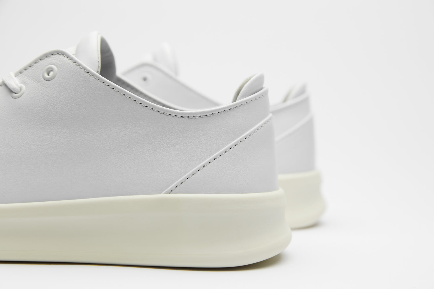 Quality white sneaker made from full grain leather and a calfskin lining.