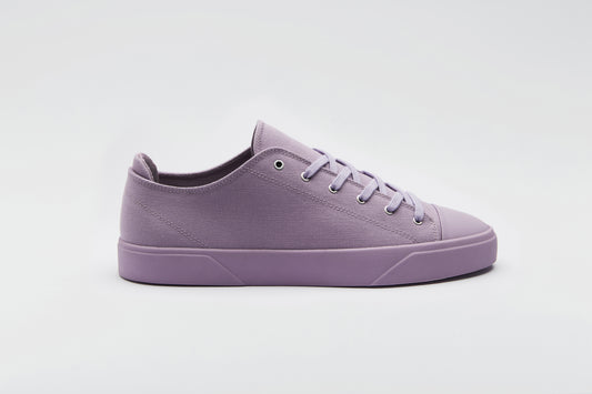 Organic cotton sneaker in a beautiful shade of lilac. 