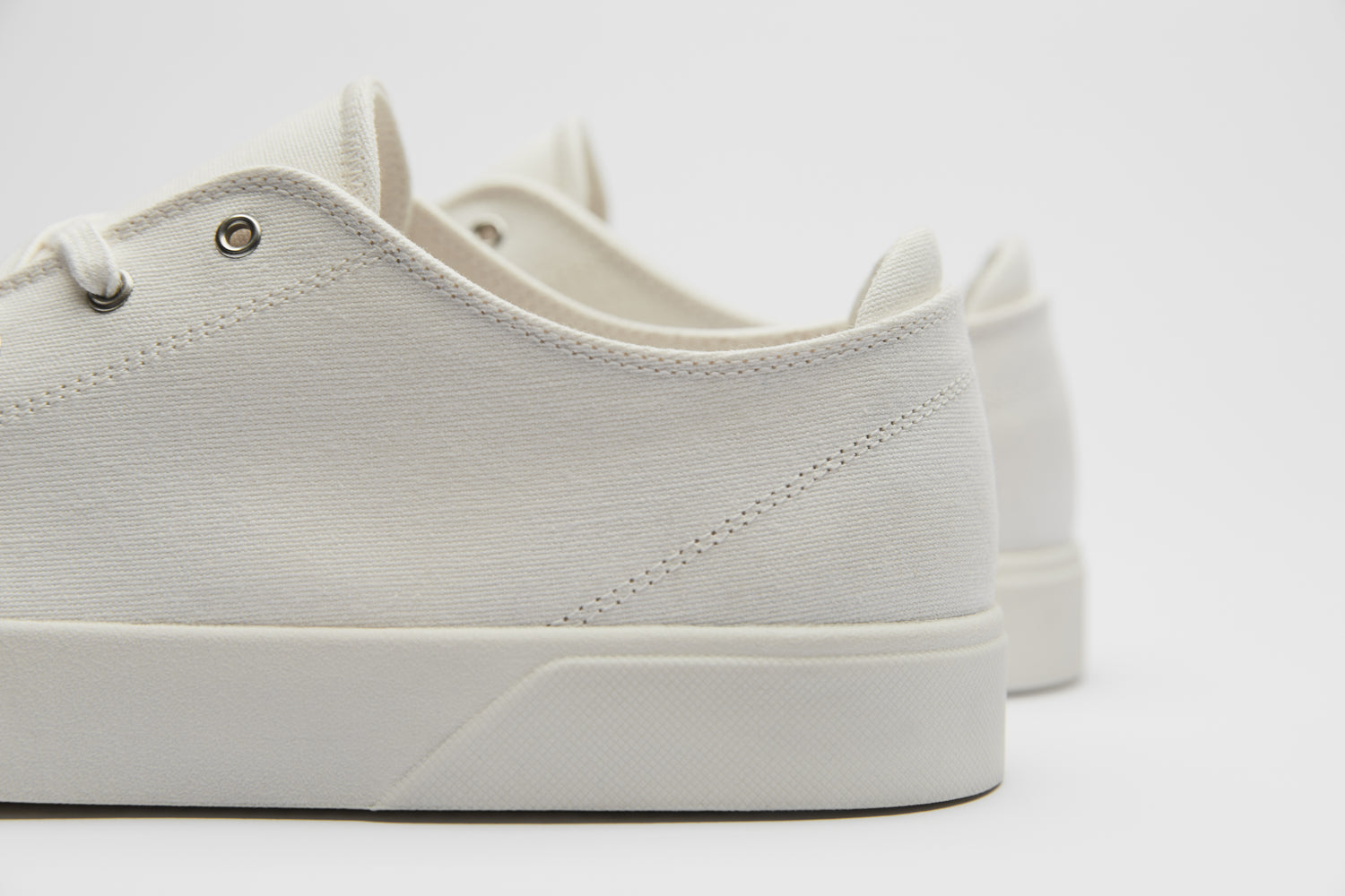 Premium organic cotton canvas on a durable and minimalist sole.