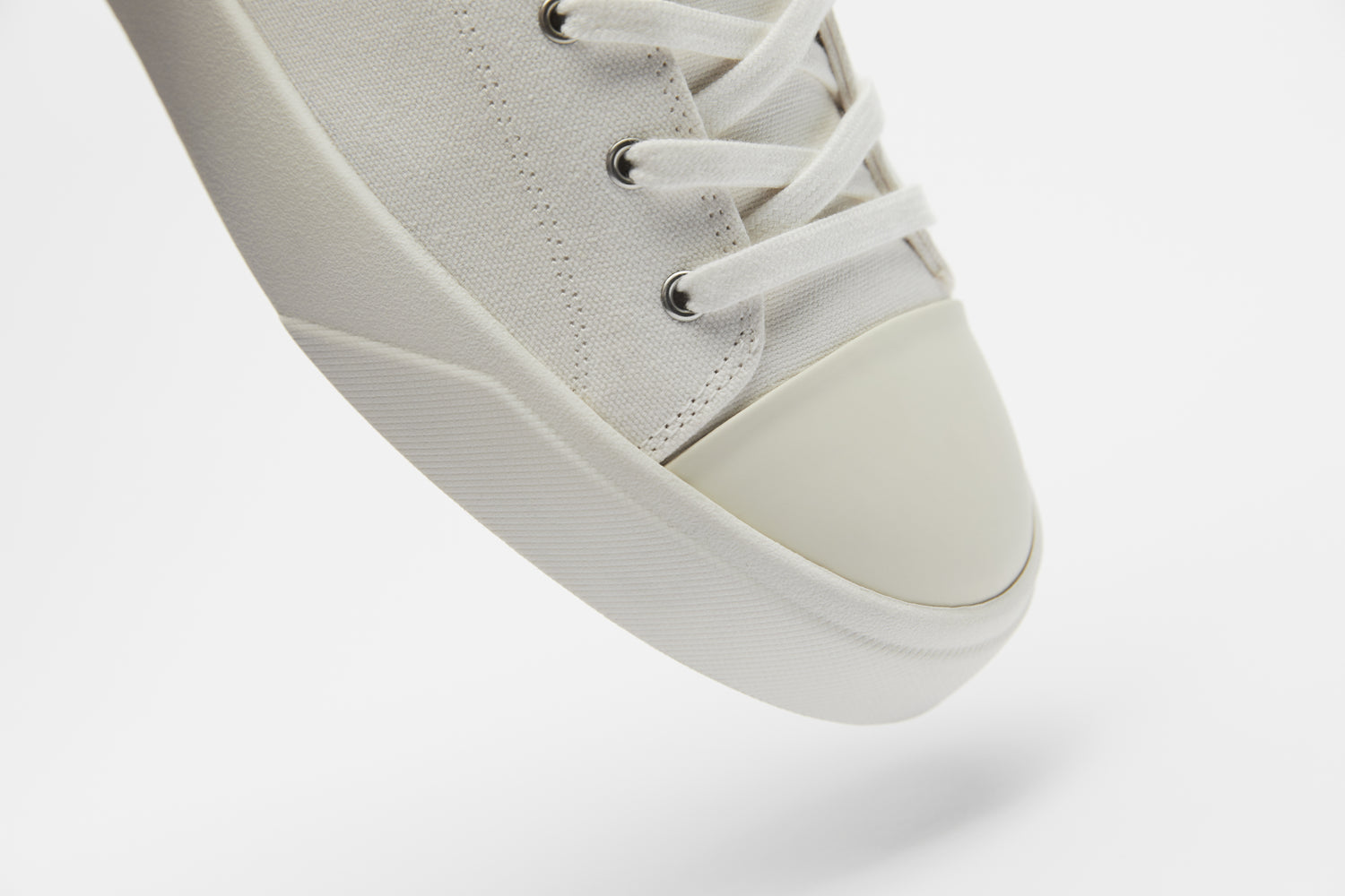 Classic summer shoe made from organic cotton in beautiful shades of white.