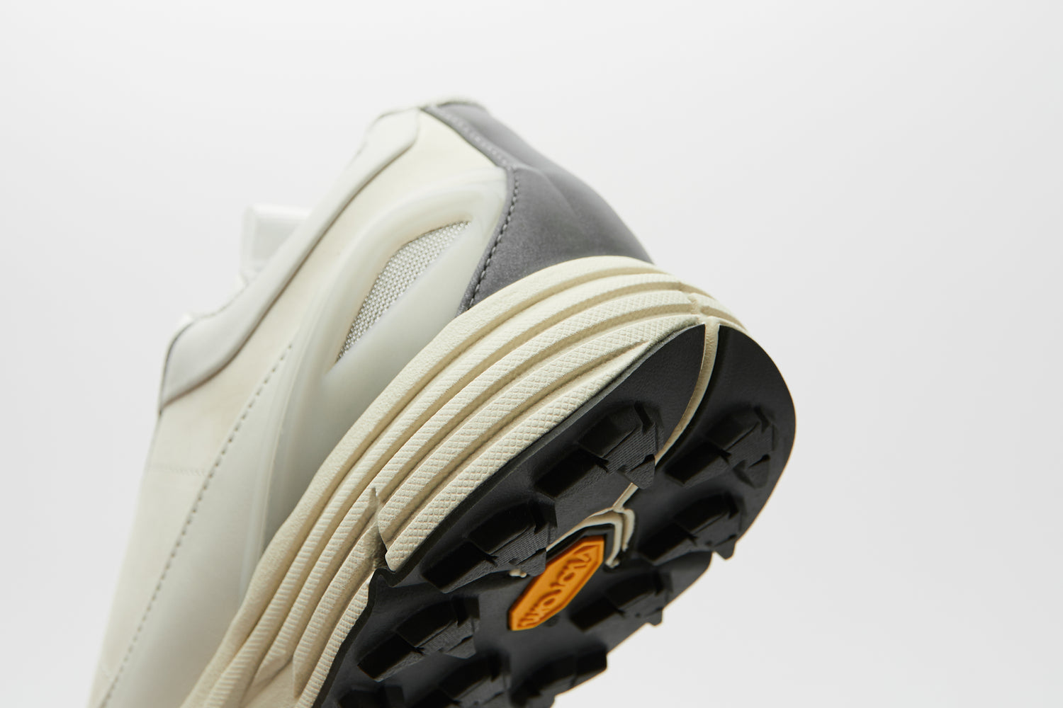 Premium sneaker, provides excellent support with a striking element of modernity.