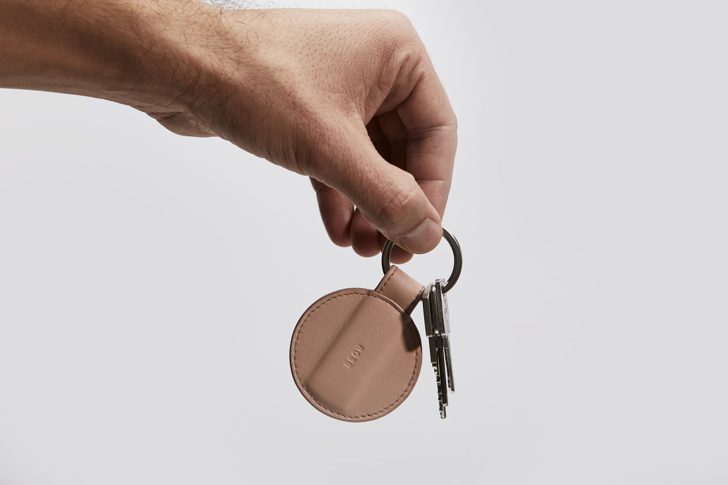 Modern leather keyring in dusky pink. Made in Germany.