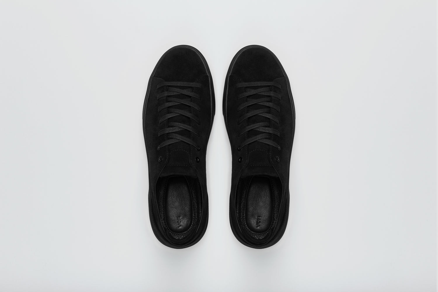 Minimalist premium leather sneaker with calfskin lining