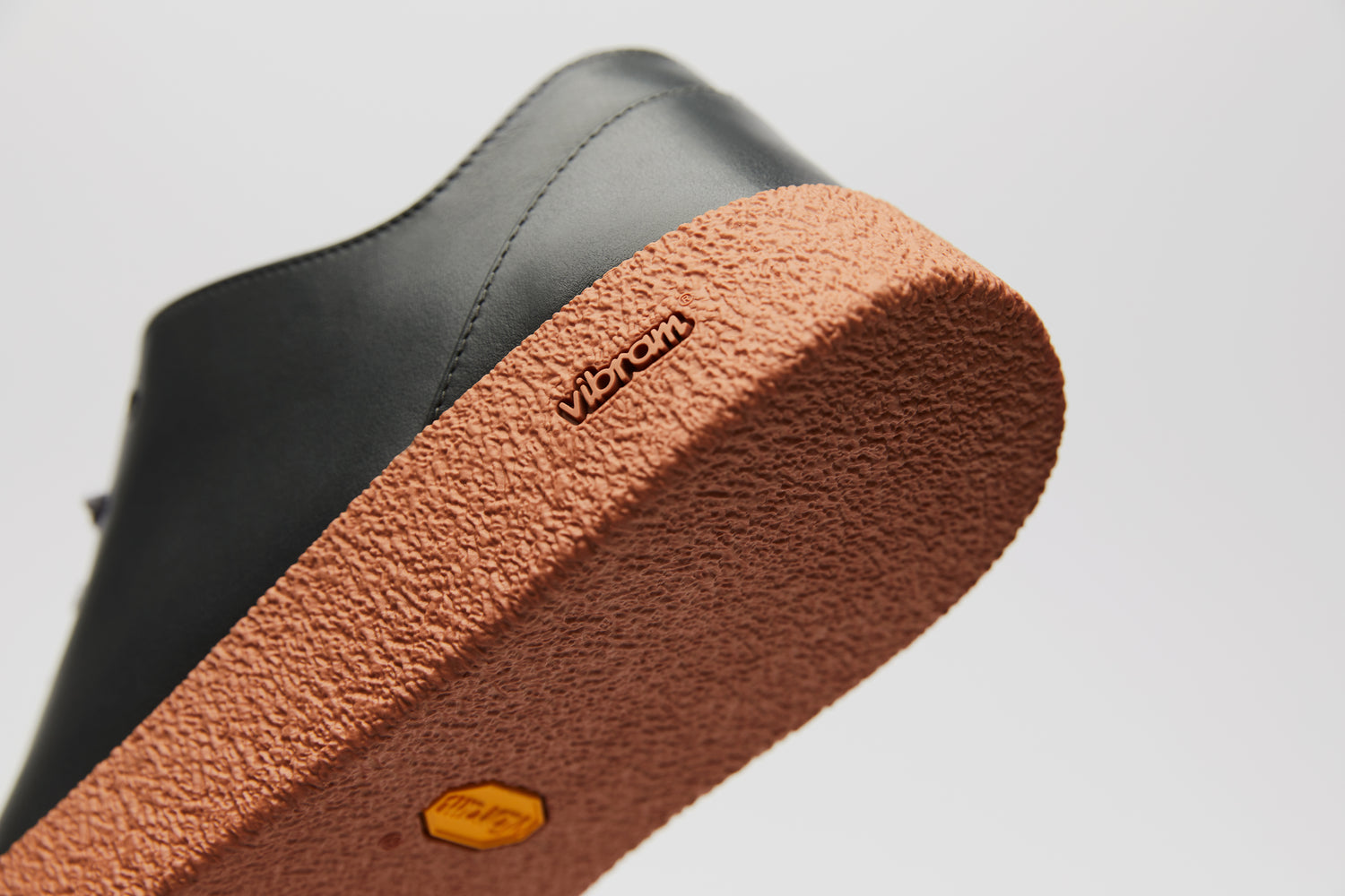 A sturdy yet flexible Vibram sole, which ensures durable comfort and optimal traction.